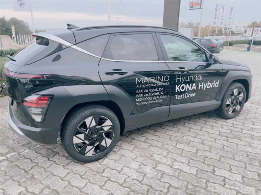 Hyundai Kona nuova a Bari (4)