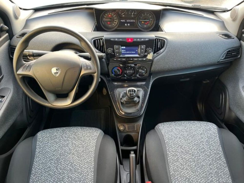 Lancia Ypsilon usata a Trapani (10)