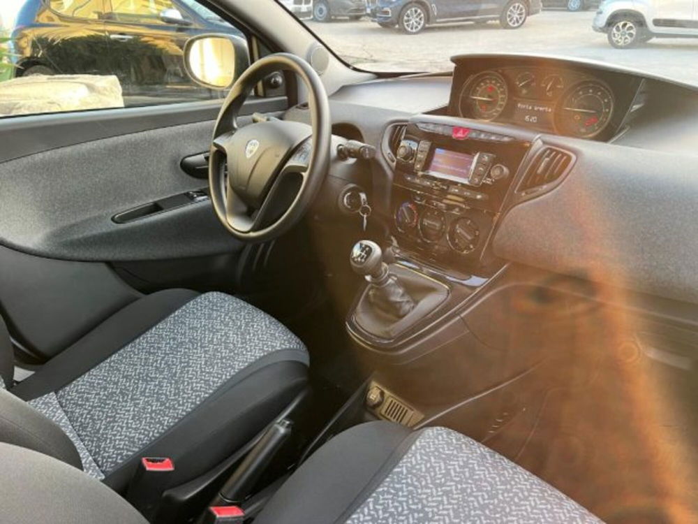 Lancia Ypsilon usata a Trapani (8)