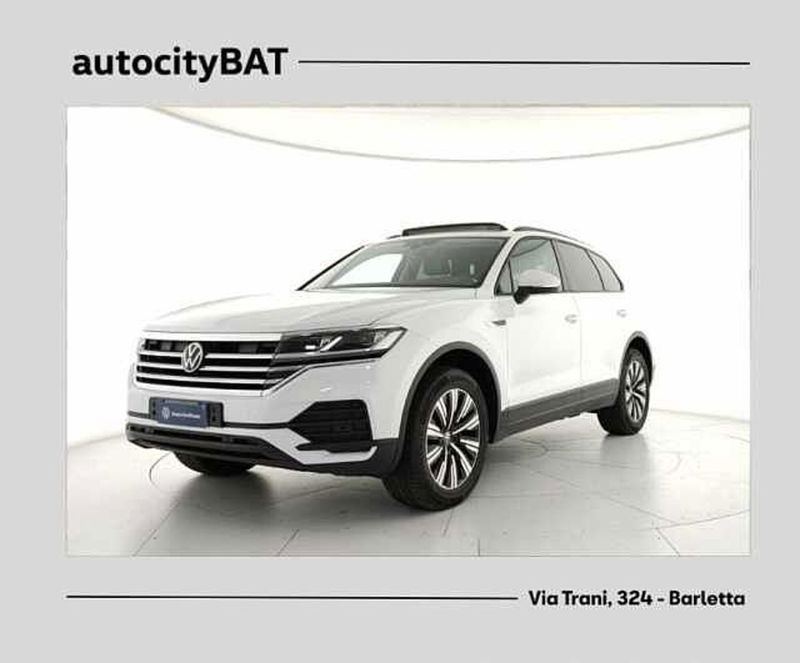 Volkswagen Touareg 3.0 V6 TDI SCR Black Style del 2021 usata a Barletta