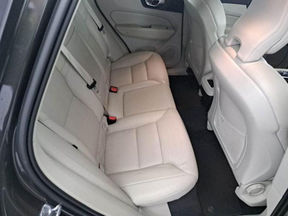 Volvo XC60 usata a Bari (10)