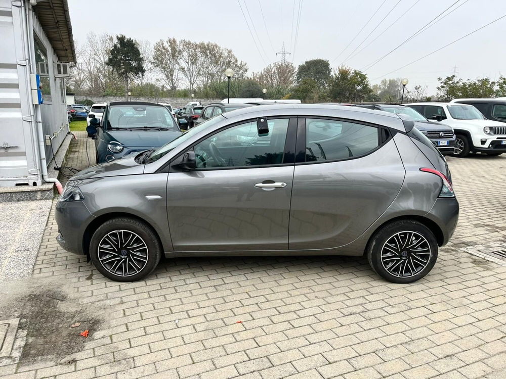 Lancia Ypsilon usata a Milano (8)