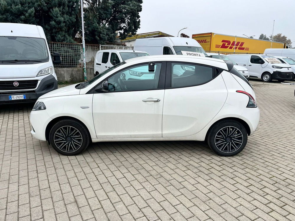 Lancia Ypsilon usata a Milano (4)