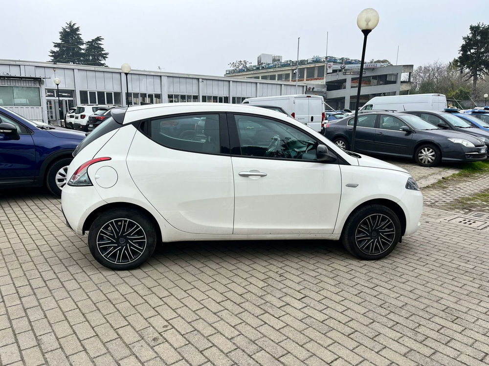 Lancia Ypsilon usata a Milano (5)