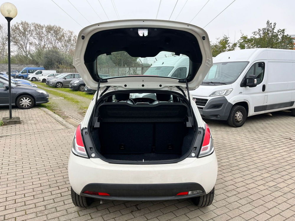 Lancia Ypsilon usata a Milano (9)