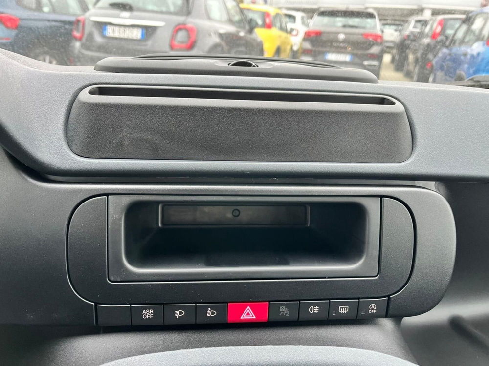 Fiat Panda Cross nuova a Milano (17)