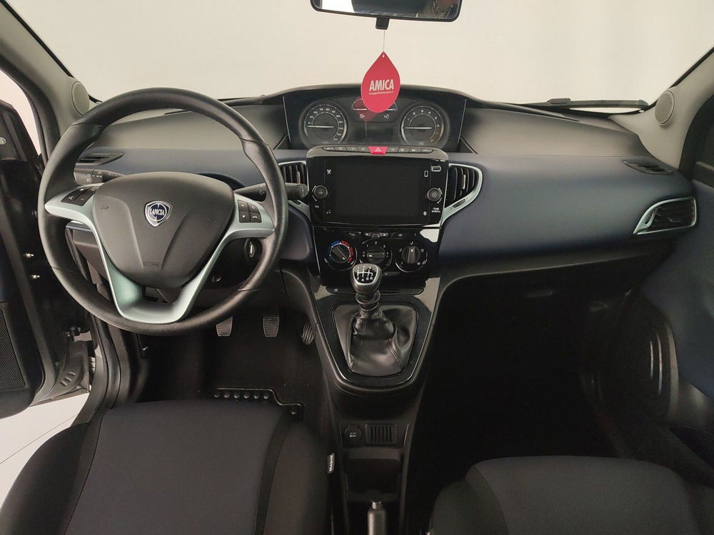 Lancia Ypsilon usata a Caserta (14)