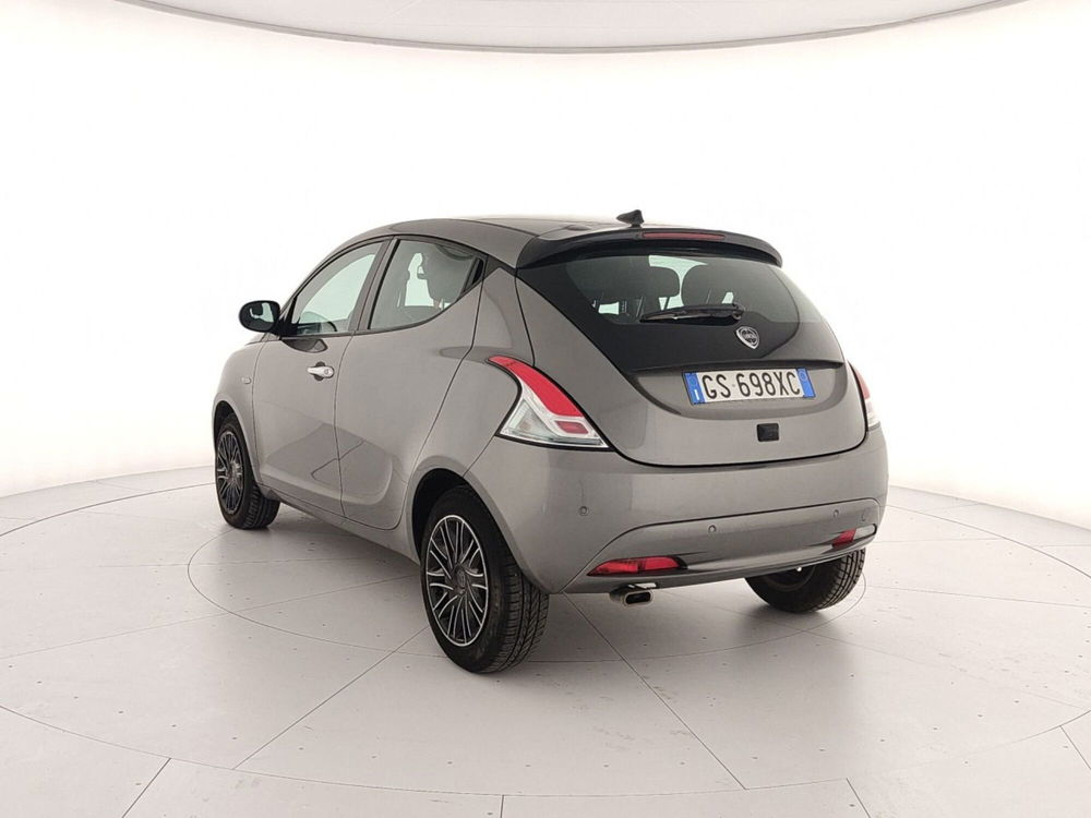 Lancia Ypsilon usata a Caserta (4)