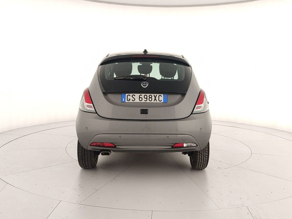 Lancia Ypsilon usata a Caserta (5)