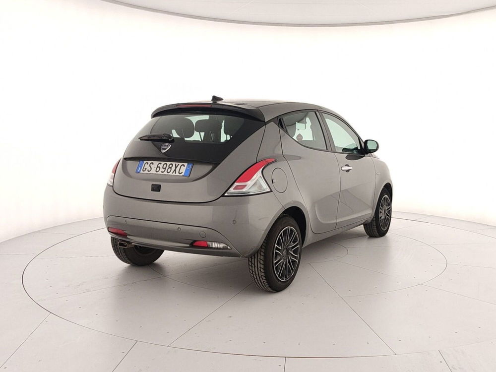 Lancia Ypsilon usata a Caserta (6)