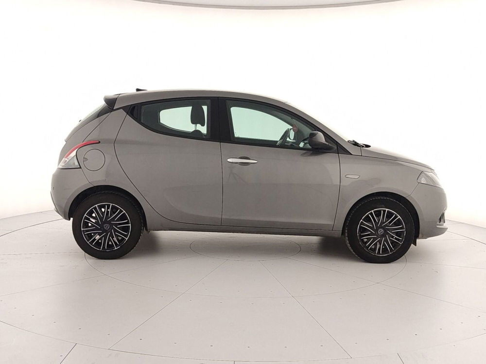 Lancia Ypsilon usata a Caserta (7)