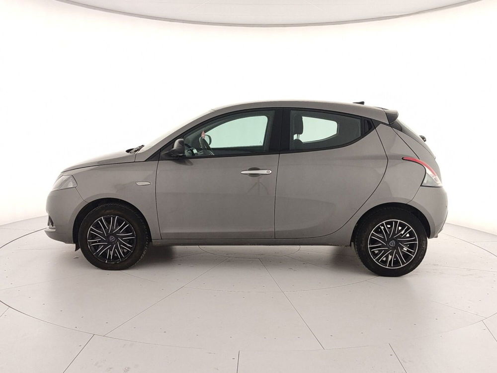 Lancia Ypsilon usata a Caserta (8)