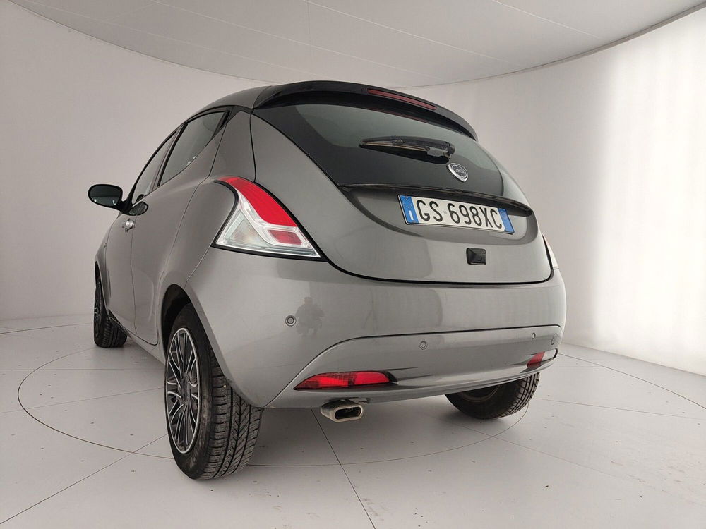 Lancia Ypsilon usata a Caserta (9)