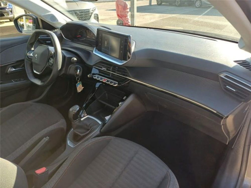 Peugeot 208 usata a Bari (11)