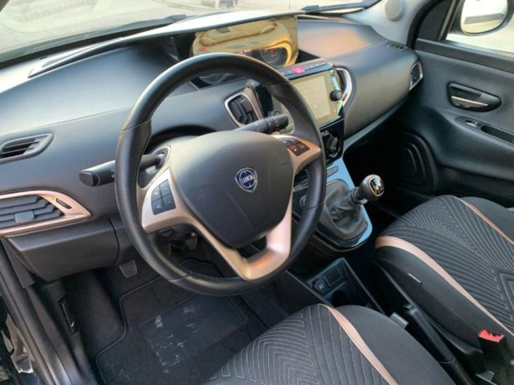 Lancia Ypsilon usata a Trapani (15)