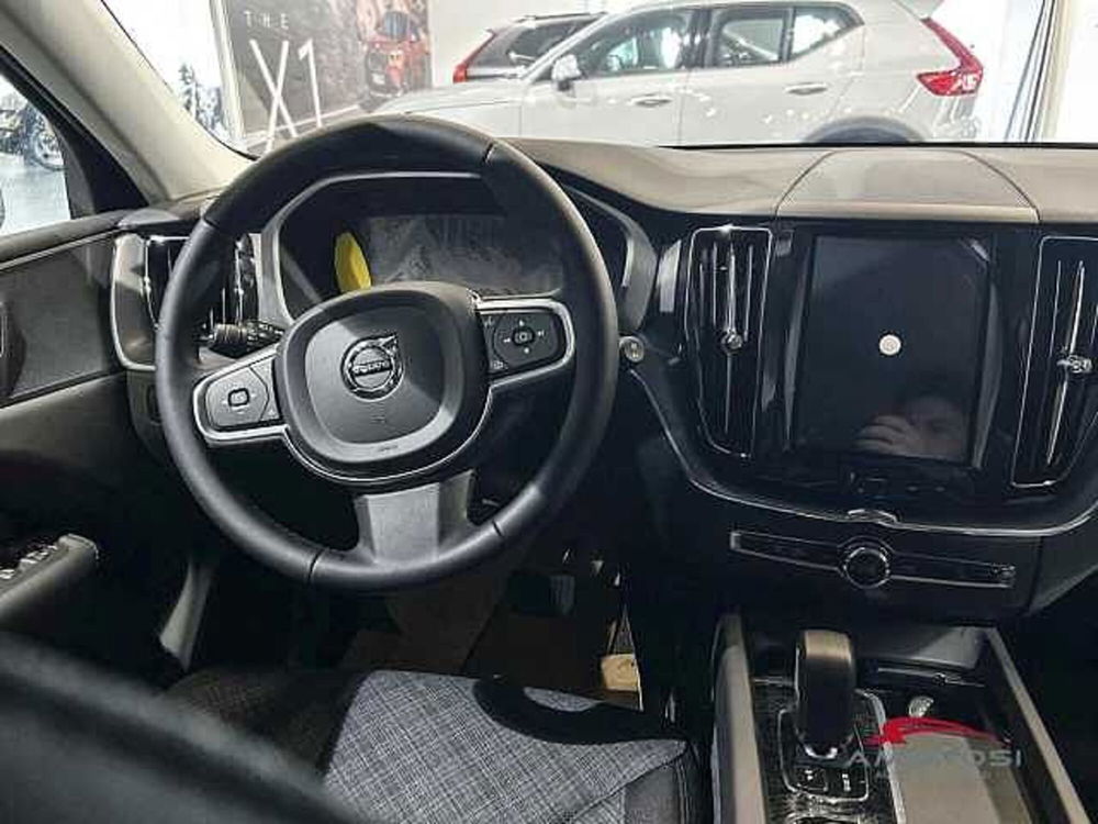 Volvo XC60 nuova a Viterbo (8)