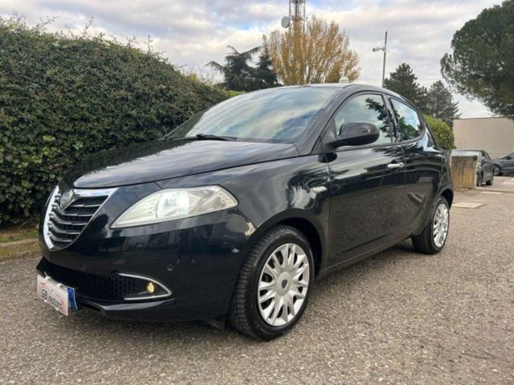 Lancia Ypsilon usata a Bologna