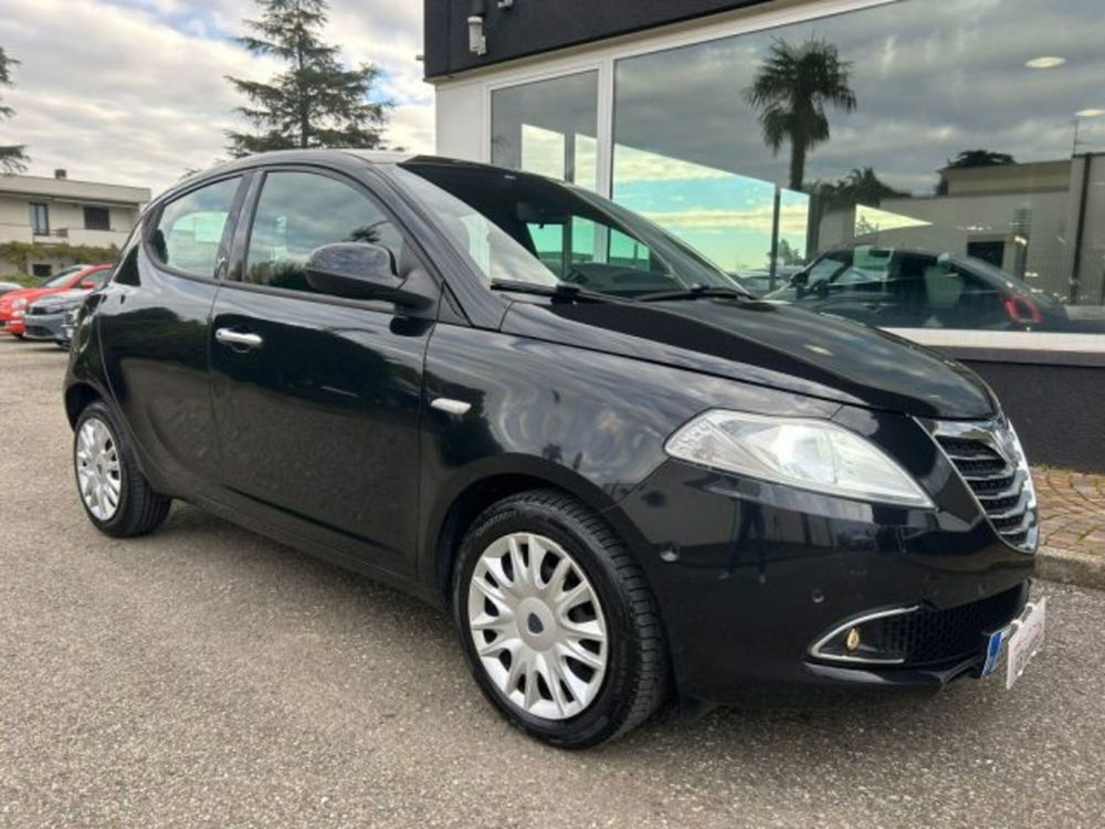 Lancia Ypsilon usata a Bologna (2)