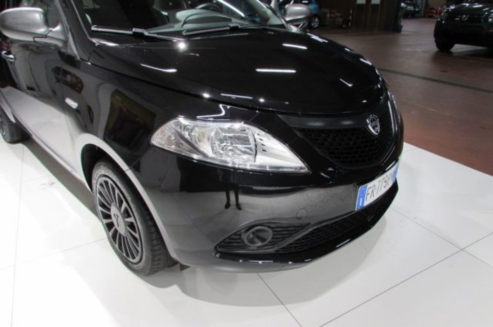 Lancia Ypsilon usata a Milano (17)