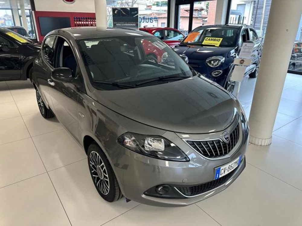 Lancia Ypsilon nuova a Milano (2)