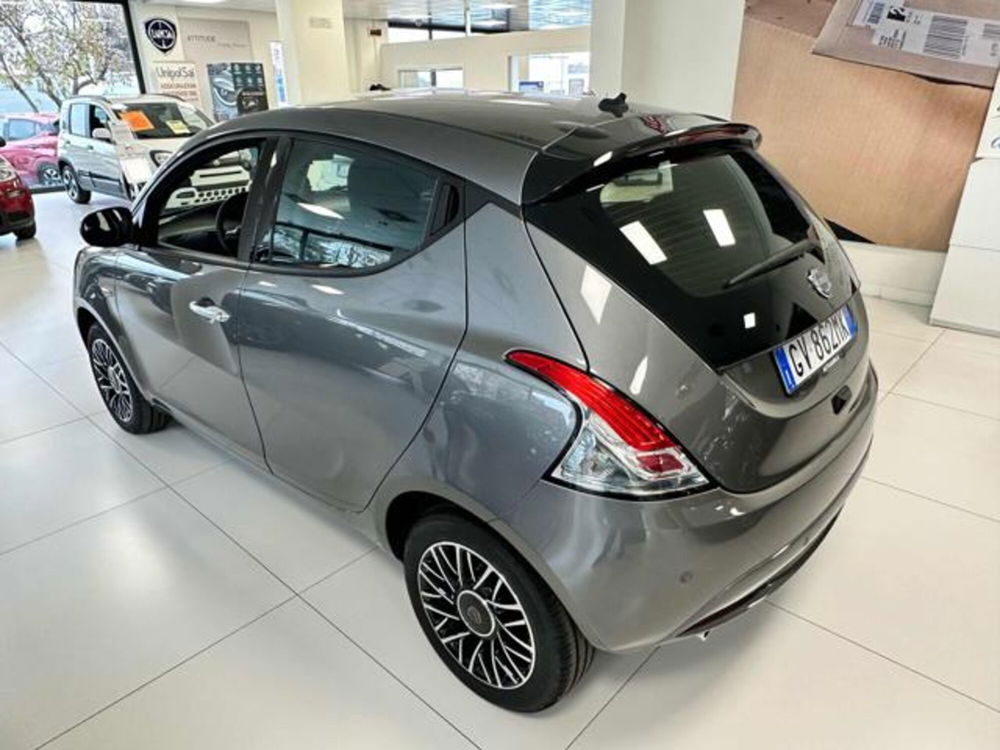 Lancia Ypsilon nuova a Milano (5)