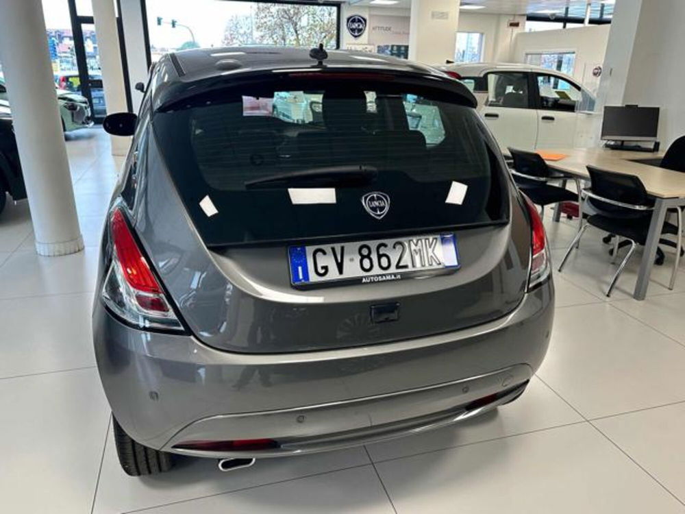 Lancia Ypsilon nuova a Milano (6)