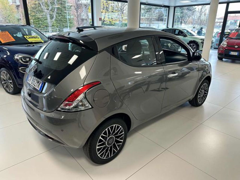 Lancia Ypsilon nuova a Milano (7)