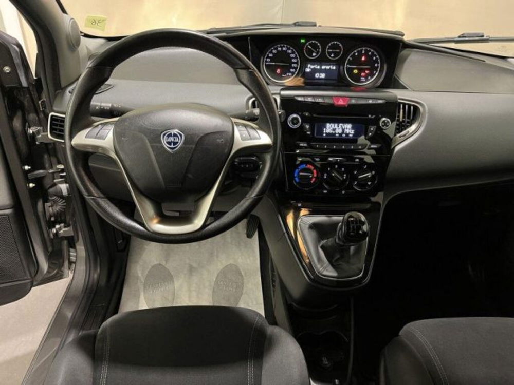 Lancia Ypsilon usata a Padova (7)