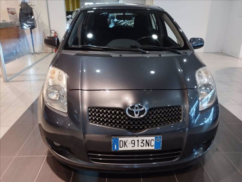 Toyota Yaris usata a Milano (7)