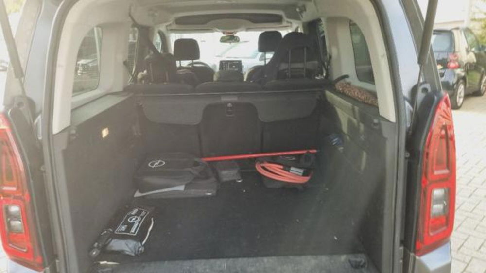 Opel Combo-e Life usata a Savona (9)