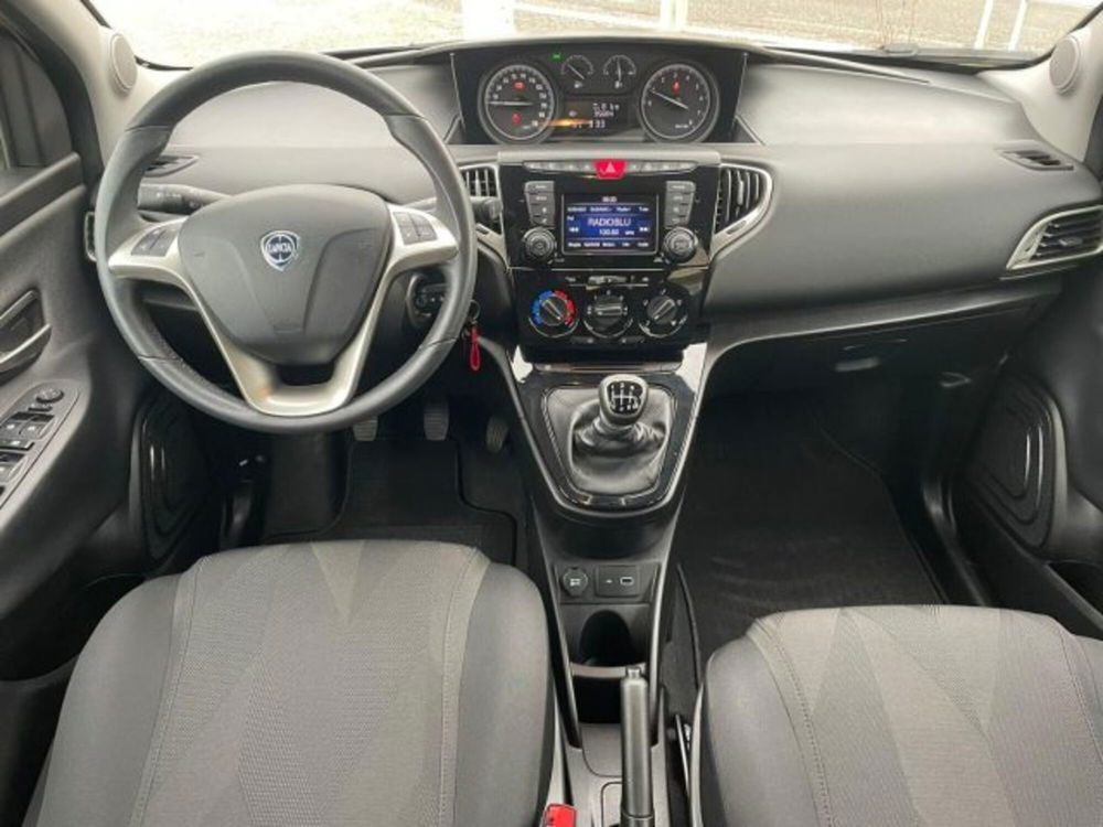 Lancia Ypsilon usata a Perugia (10)