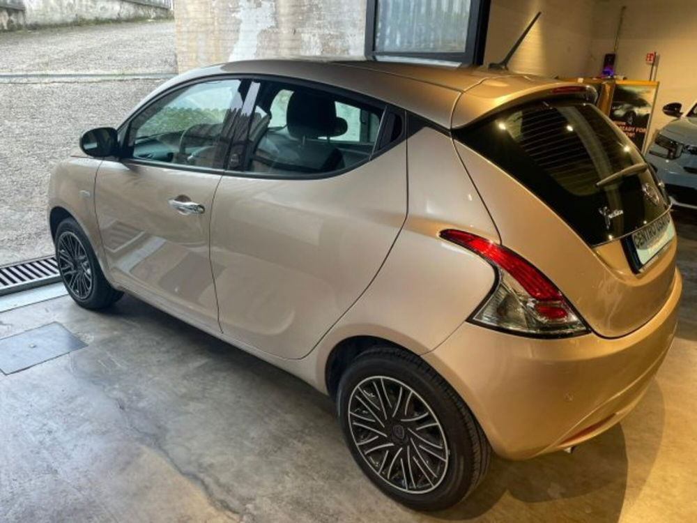 Lancia Ypsilon usata a Perugia (7)