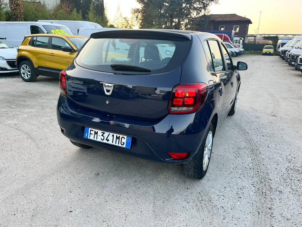 Dacia Sandero usata a Milano (8)