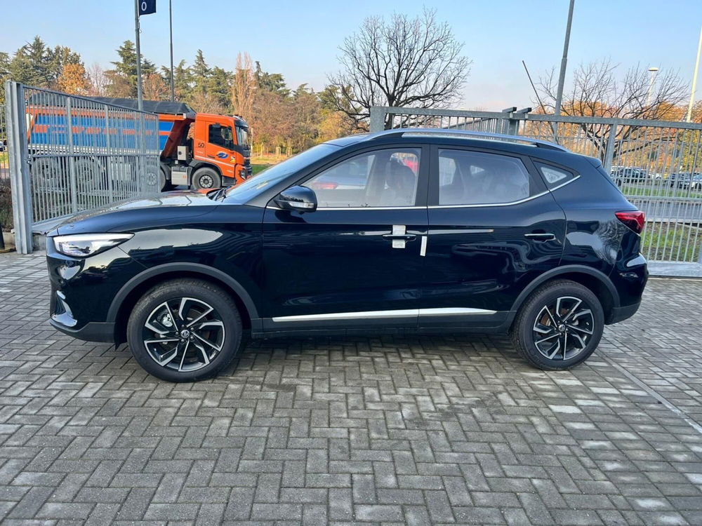 Mg ZS (2021-->) nuova a Milano (4)