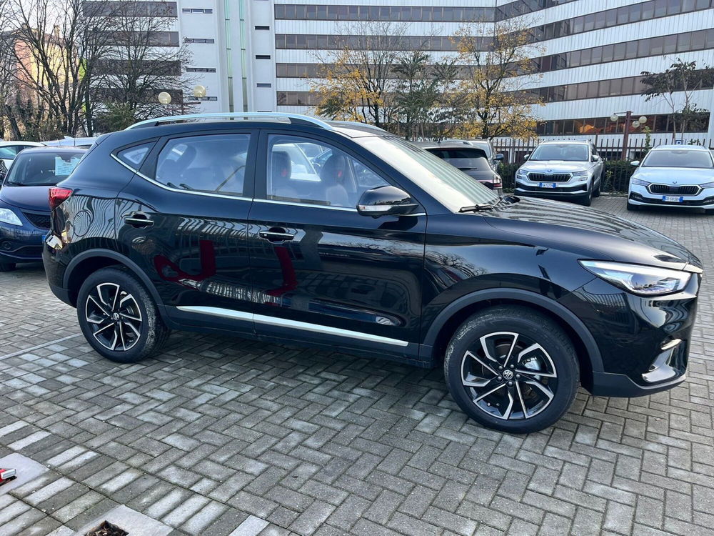 Mg ZS (2021-->) nuova a Milano (5)