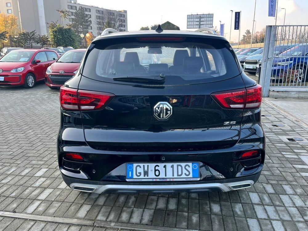 Mg ZS (2021-->) nuova a Milano (8)