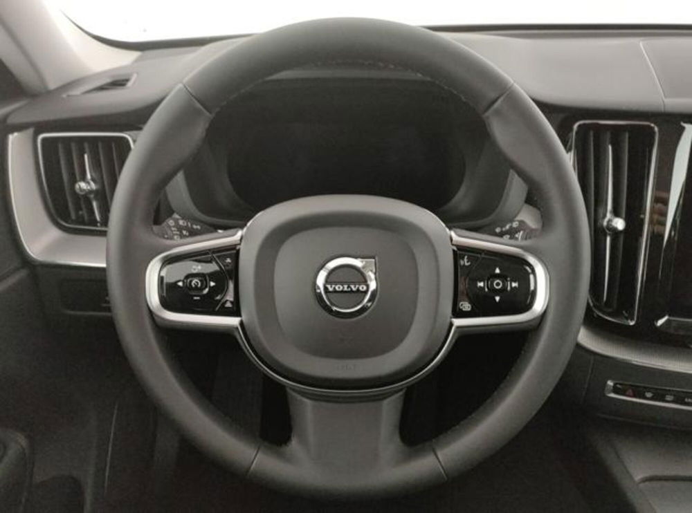 Volvo XC60 nuova a Modena (12)