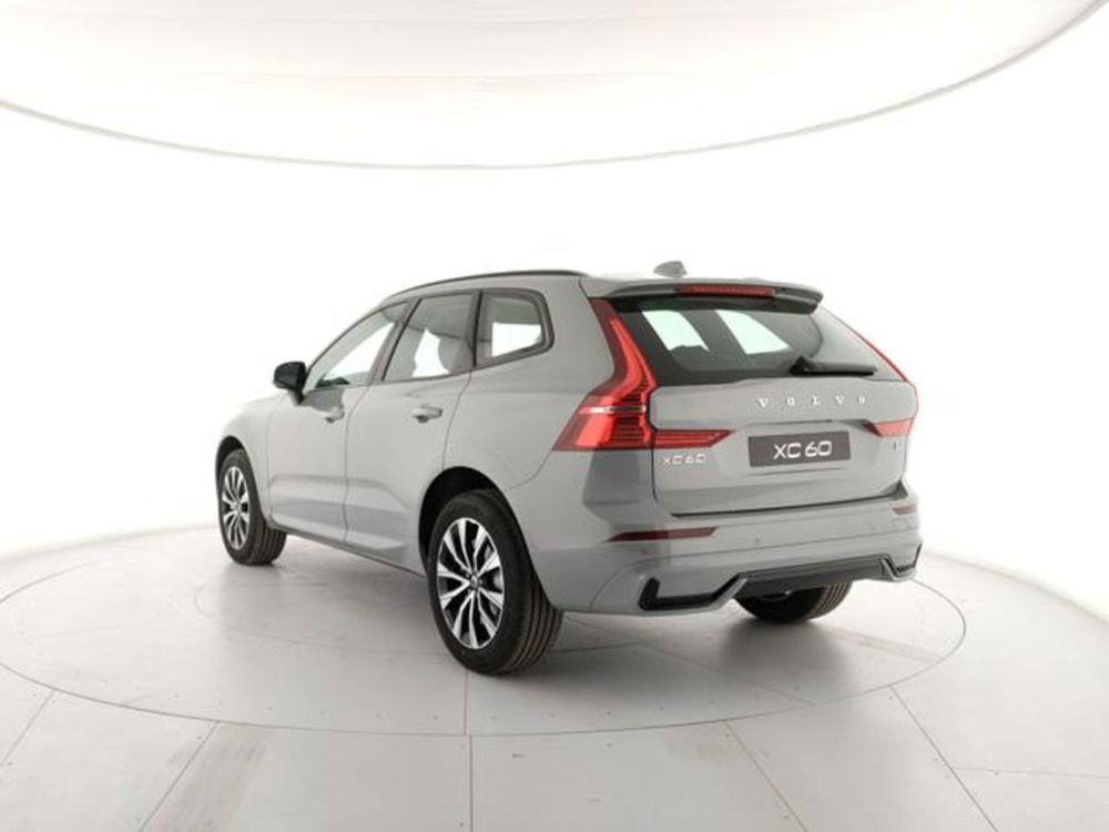 Volvo XC60 nuova a Modena (3)