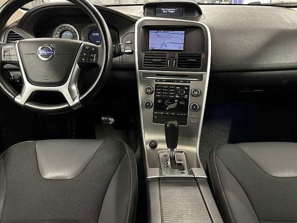 Volvo XC60 nuova a Macerata (12)