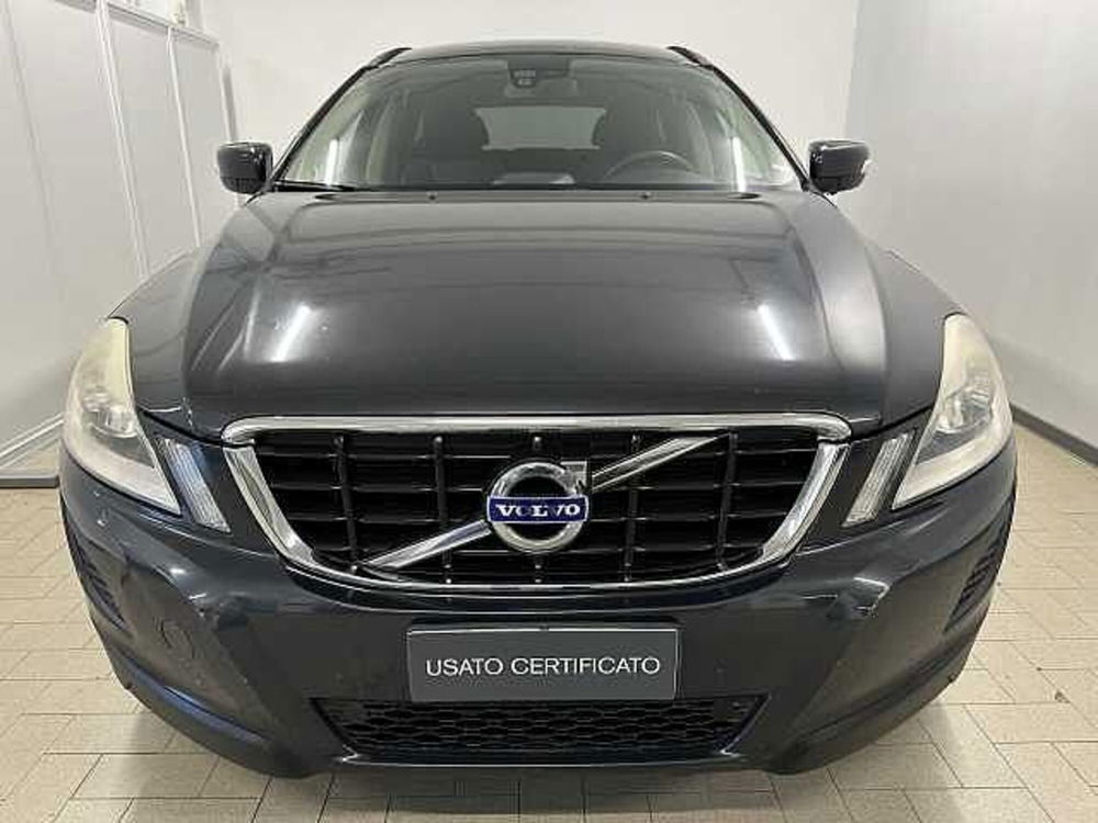 Volvo XC60 nuova a Macerata (2)