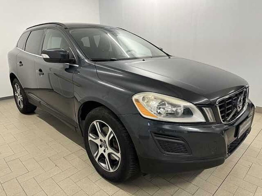 Volvo XC60 nuova a Macerata (3)