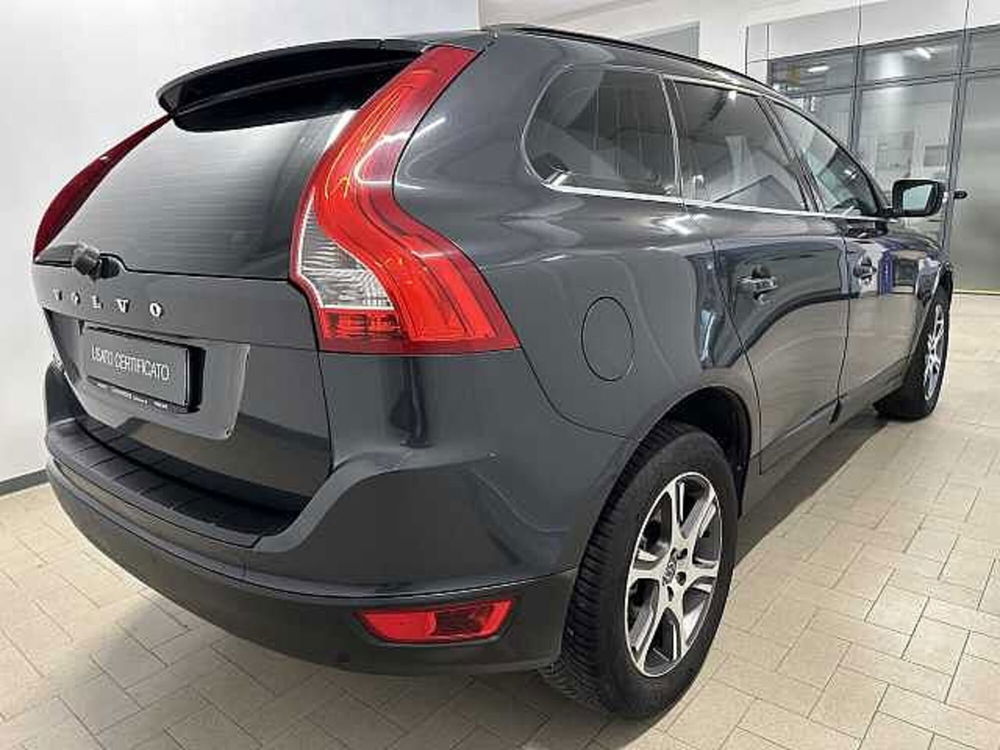 Volvo XC60 nuova a Macerata (4)