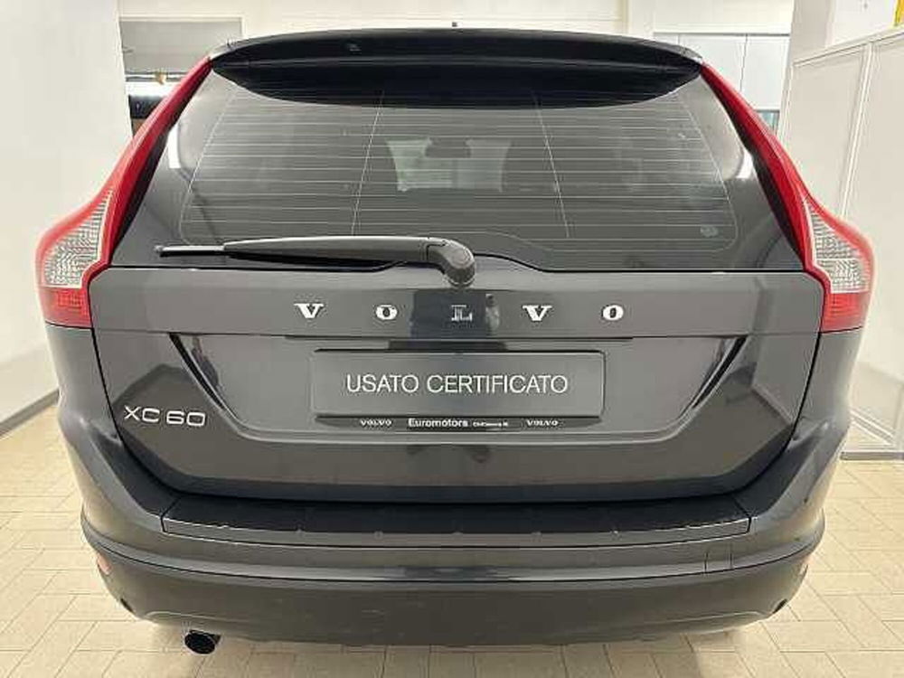 Volvo XC60 nuova a Macerata (5)