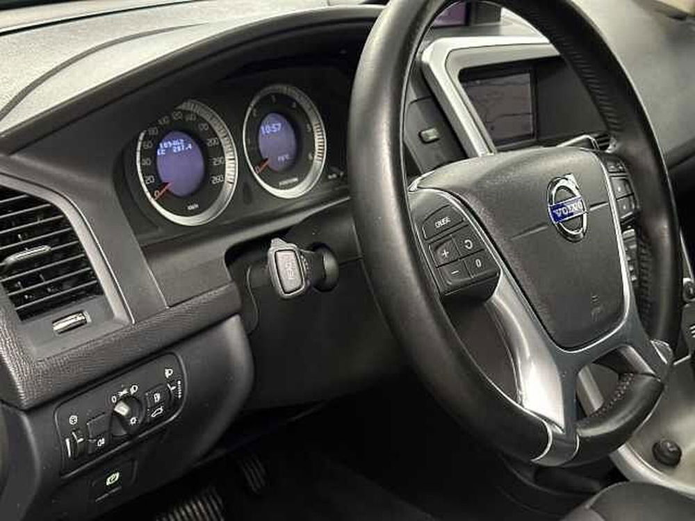 Volvo XC60 nuova a Macerata (8)