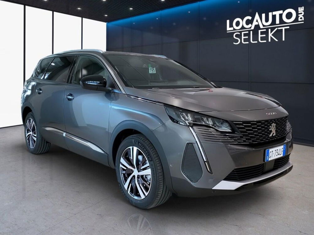 Peugeot 5008 nuova a Torino (3)