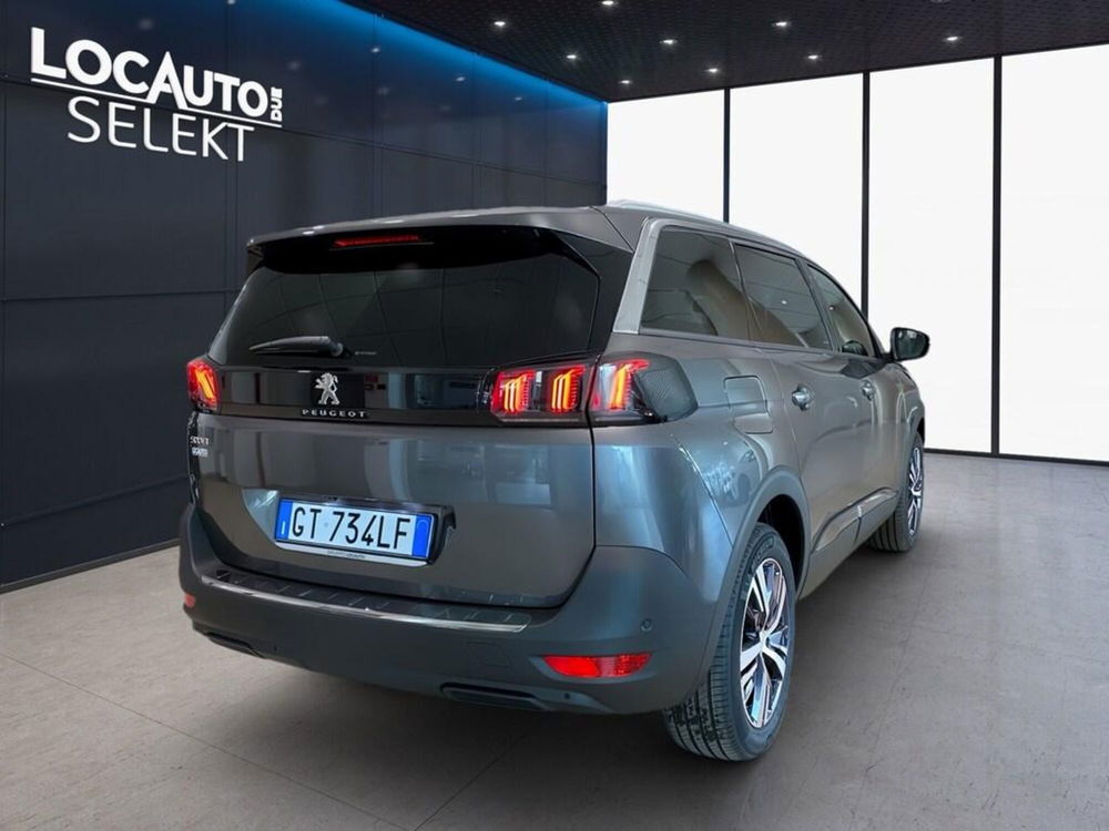 Peugeot 5008 nuova a Torino (4)