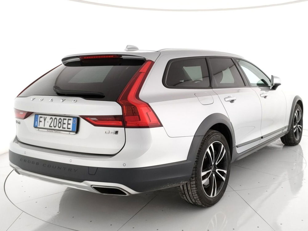 Volvo V90 Cross Country usata a Roma (2)