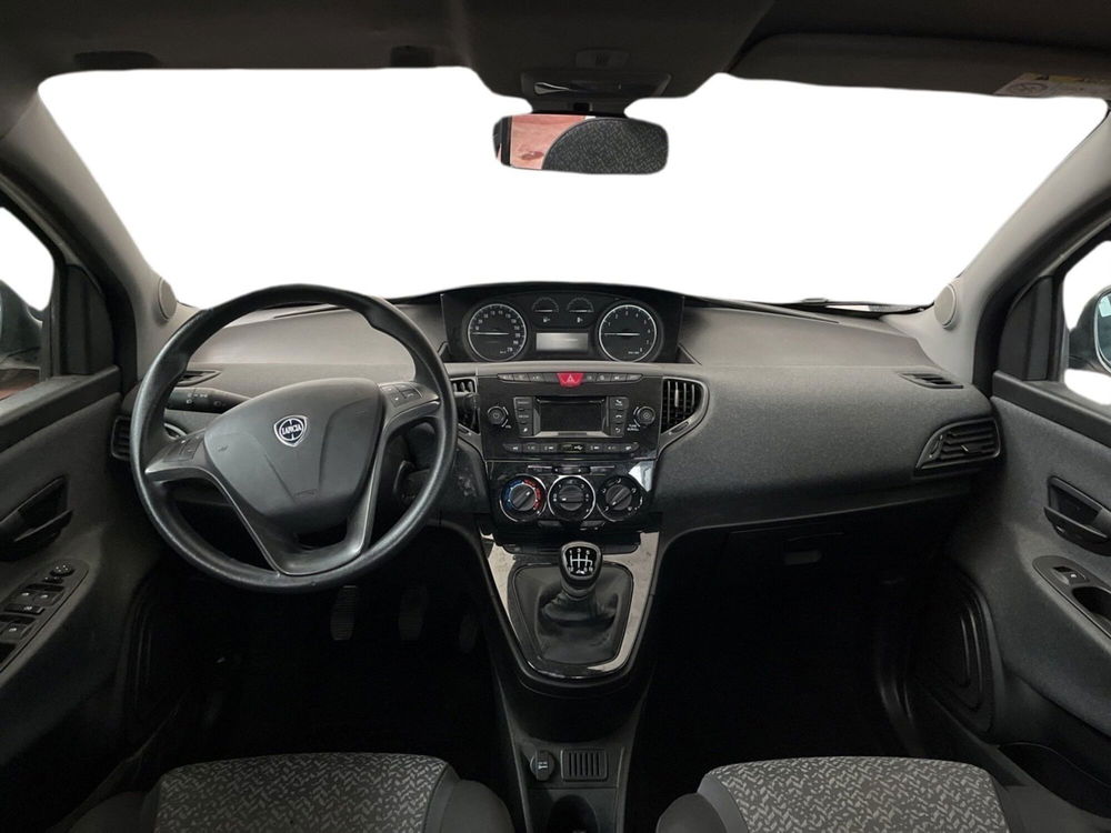 Lancia Ypsilon usata a Torino (8)