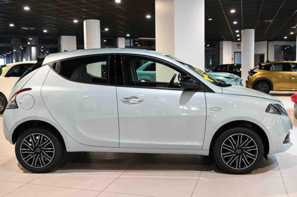 Lancia Ypsilon nuova a Torino (2)