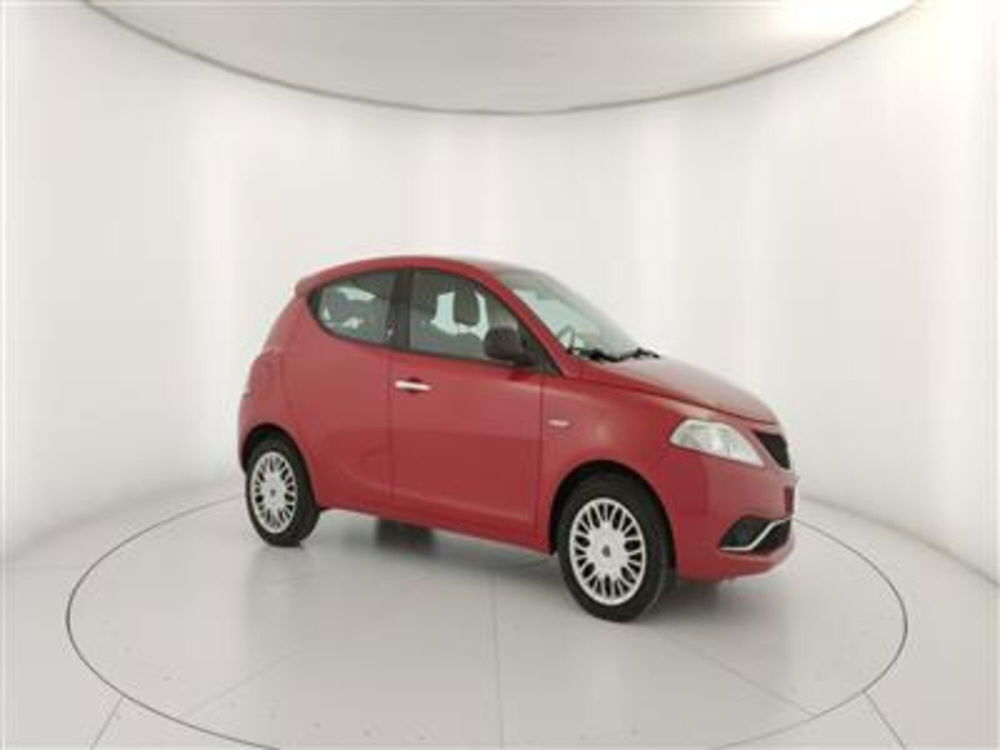 Lancia Ypsilon usata a Bari (10)